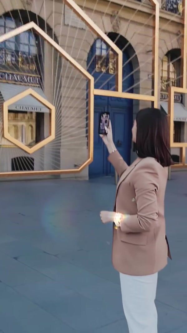 Chaumet Ground Turned into Golden Honeycomb
