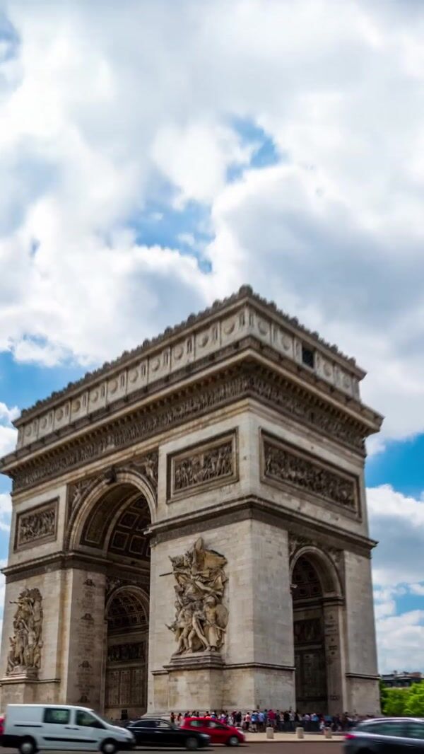 Banque Populaire Arc de Triomphe in Bloom