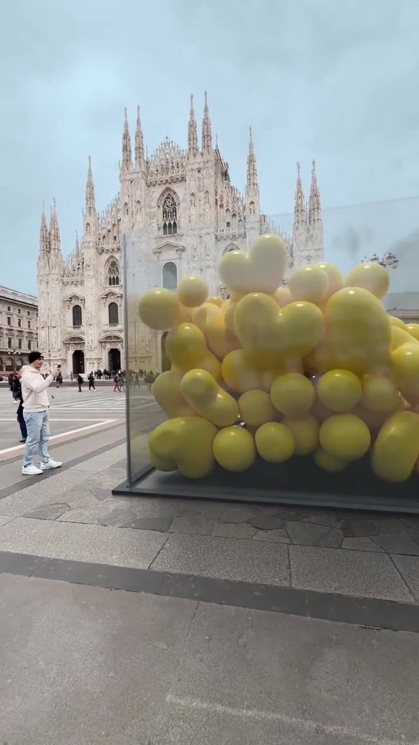 Nissan "Juke" Glass Container Balloons Reveal