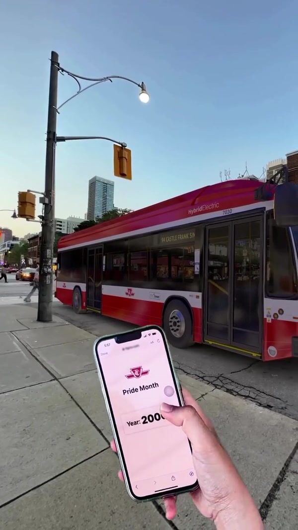 Toronto Transit Smartphone Changes Bus Theme