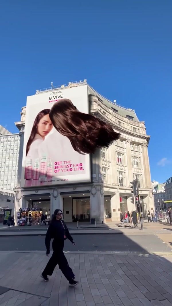 L'Oréal Paris Hair Flowing on Billboard