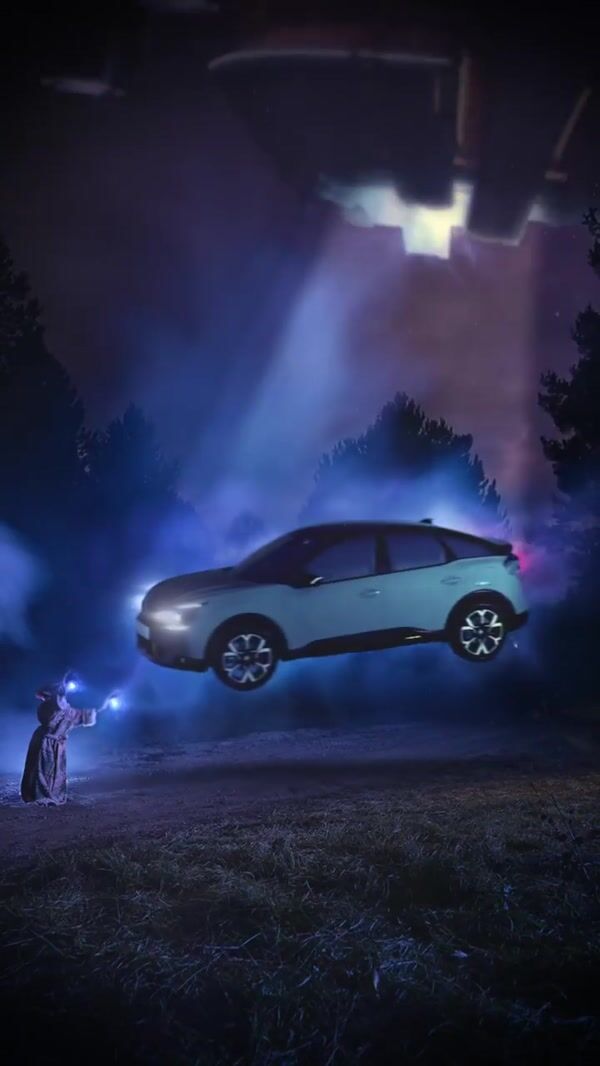 Citroën Alien Levitates Car from UFO