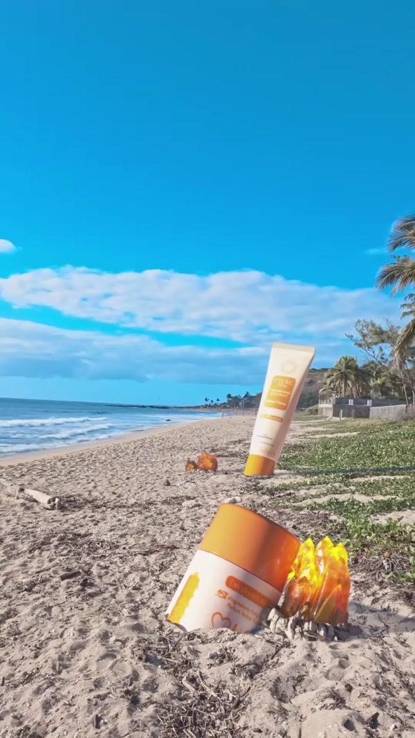 Secrets de l'Orient Giant Products on Beach