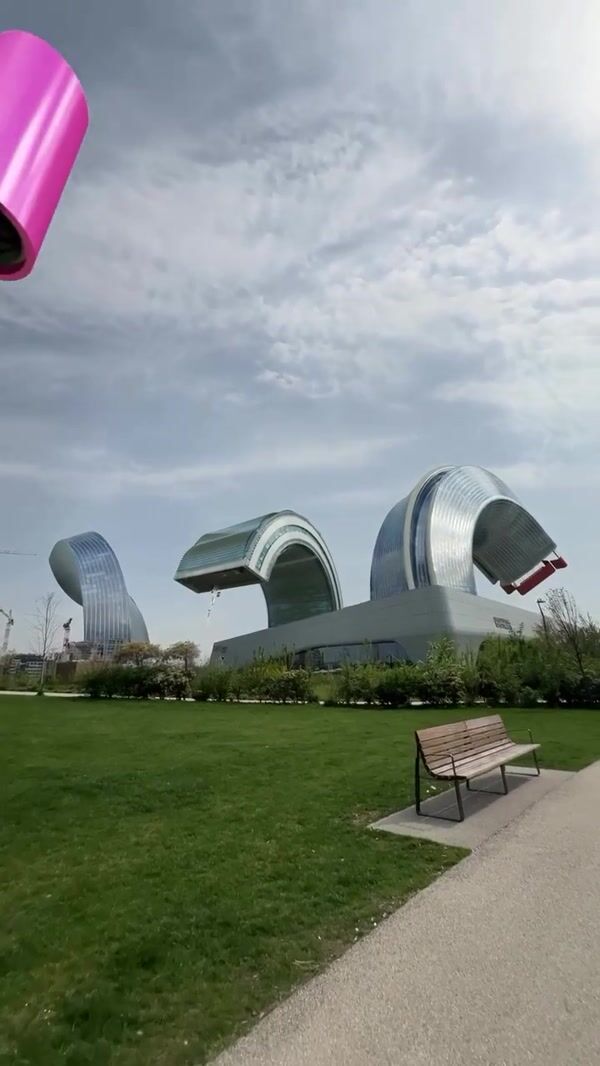 Pupa Milano Massive Mascara Transforms City Skyline