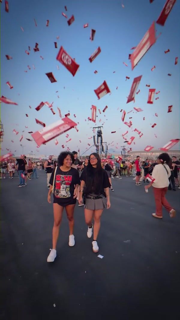 KitKat Bars Float Around Rock in Rio Crowd