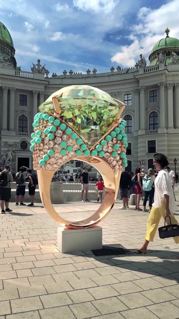 Schullin Wien Jewelry Spotted on Landmarks
