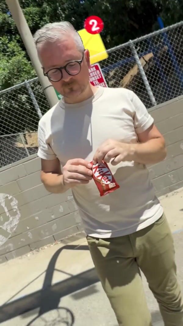 Kit Kat Floating Notifications on a Basketball Court