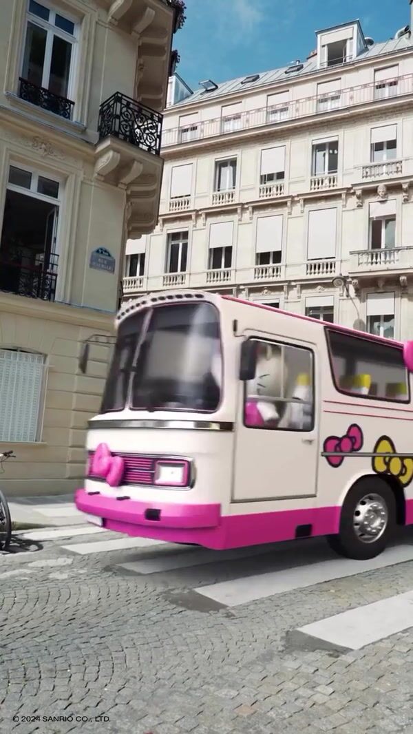 Galeries Lafayette Hello Kitty Bus in Paris