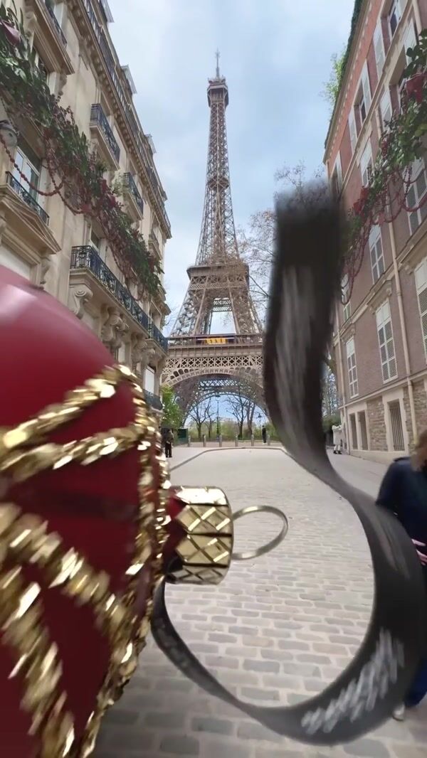 Maisons du Monde Christmas Balls Go to Eiffel Tower