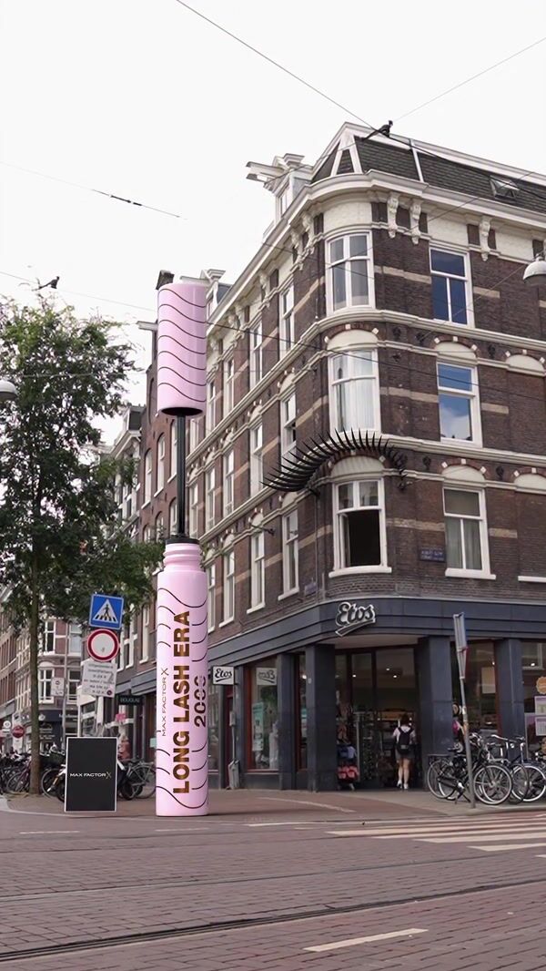 Max Factor Giant Mascara Wand Paints Lashes