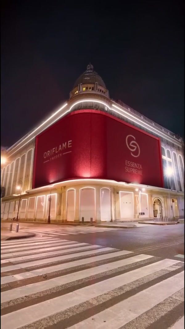 Oriflame Giant Perfume Emerges from Facade