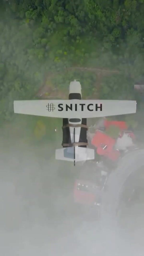 Snitch Plane Carries Pop-up Store
