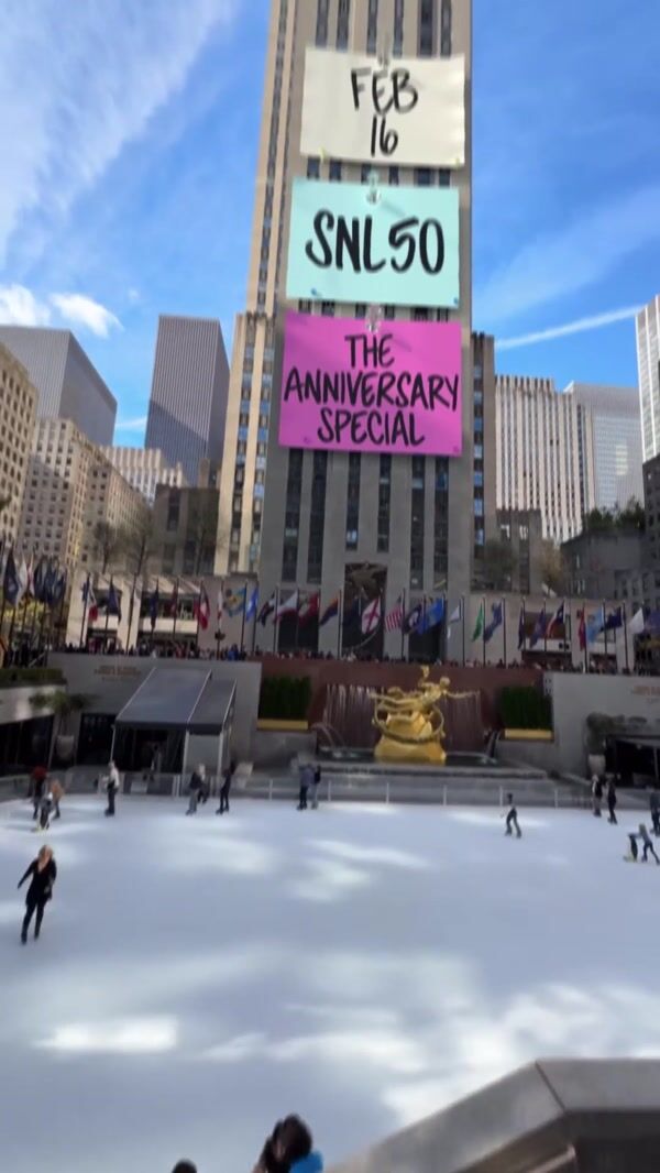 NBCUniversal Giant Post-Its on Rockefeller Center