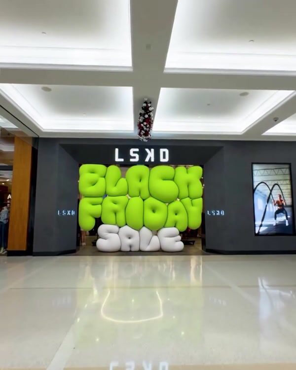 LSKD Stores Black Friday Letters Pop at Entrance