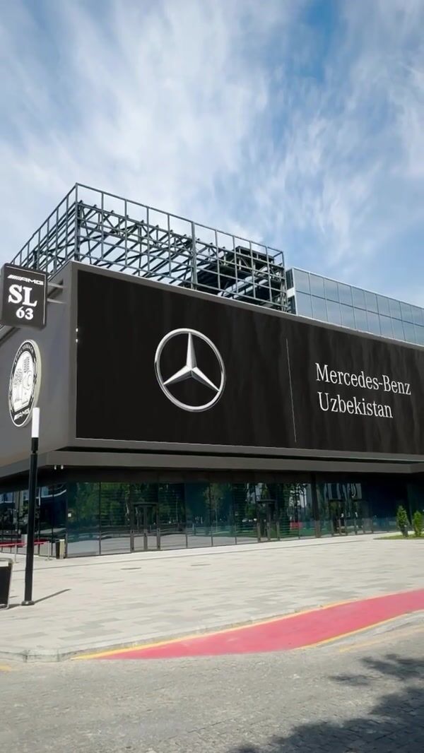 Mercedes Benz Car Jumps Out of Billboard