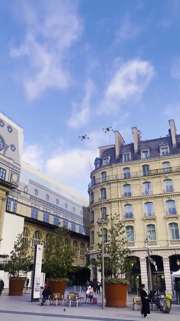 Cdiscount Drones Carry Boxship Billboard