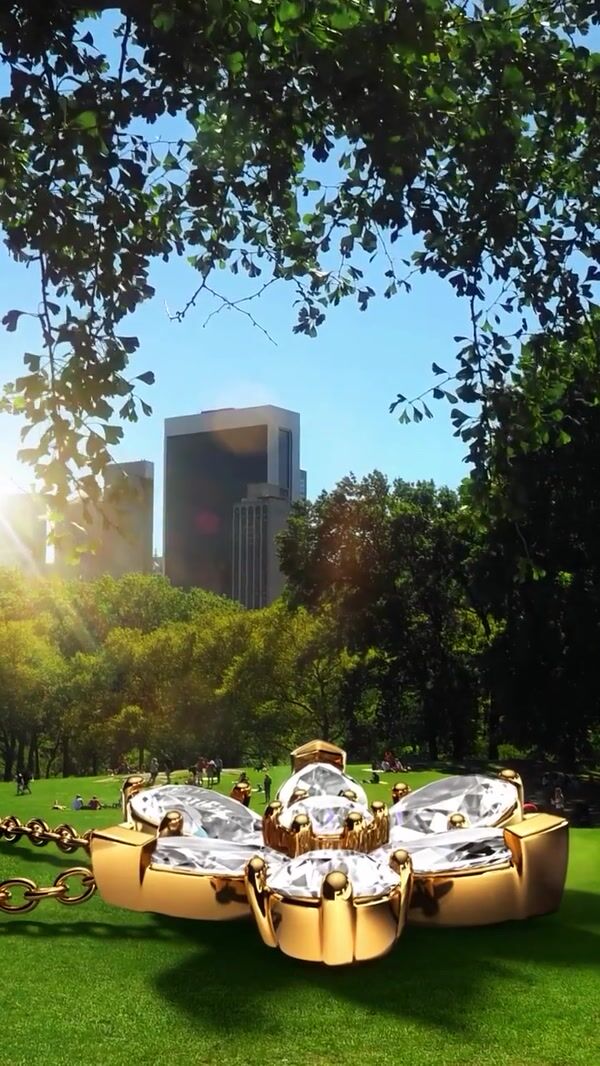 Pandora Giant Diamond Necklace in Central Park