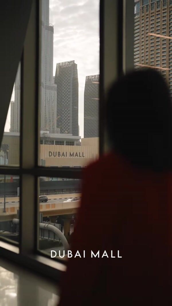 Dubai Mall Red Balloons Form Heart