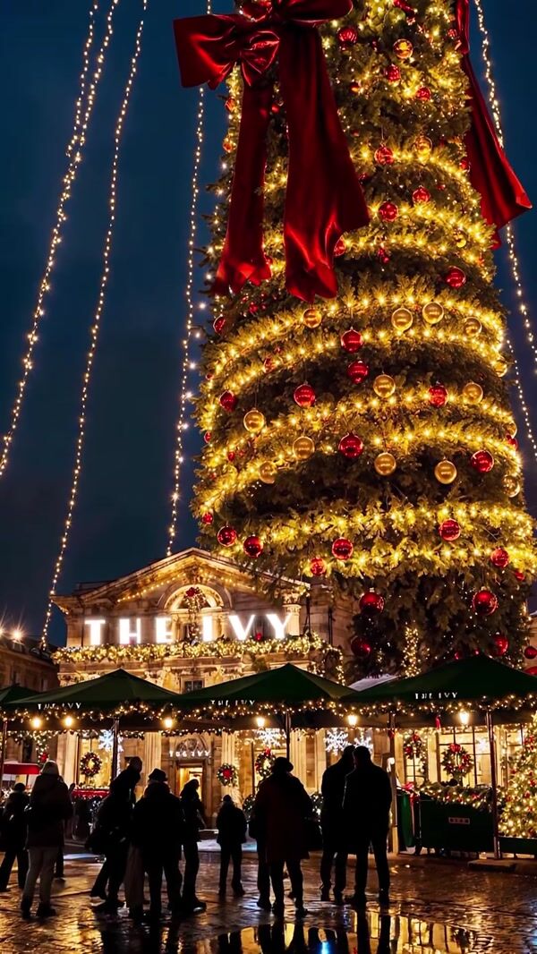 The Ivy Collection Towering Christmas Tree