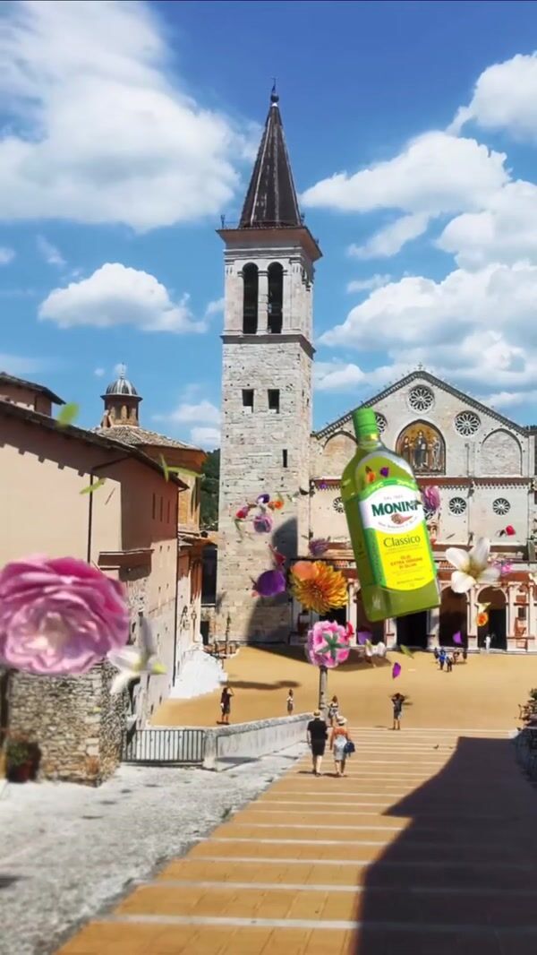 Olio Monini Flowers Bloom on Oil Bottle