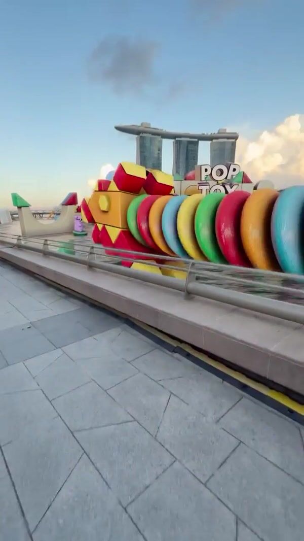 Pop Toy Show Giant Blocks Float on Marina Bay