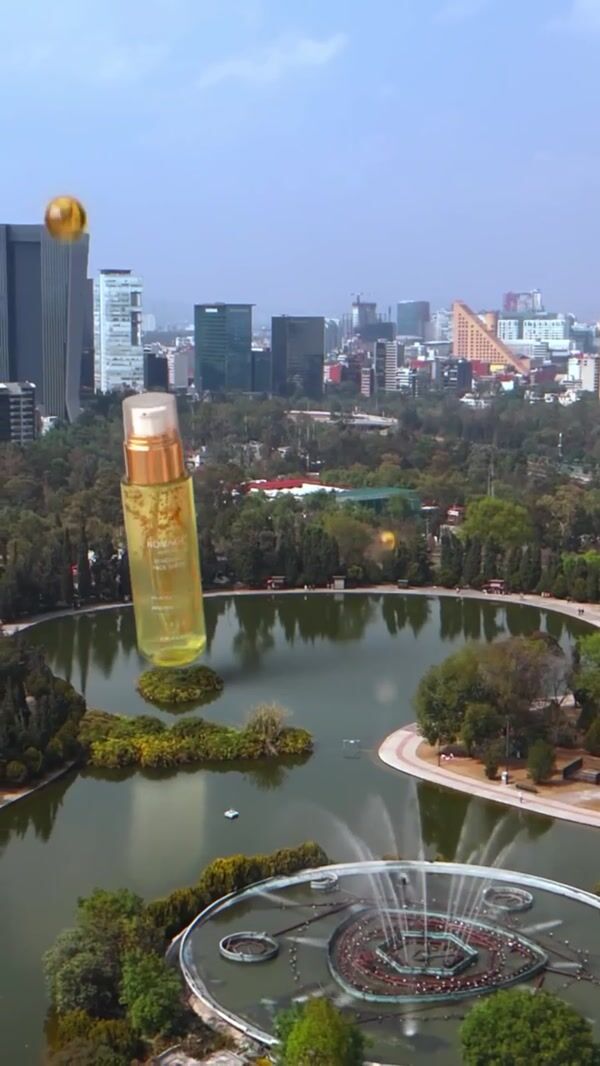 Oriflame Oversized Serum Drop Turns Chapultepec Pond into Gold