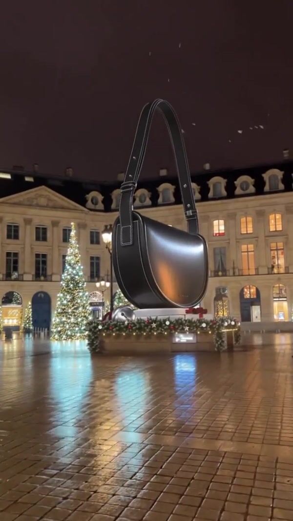 Labella Handbag Monument at Square