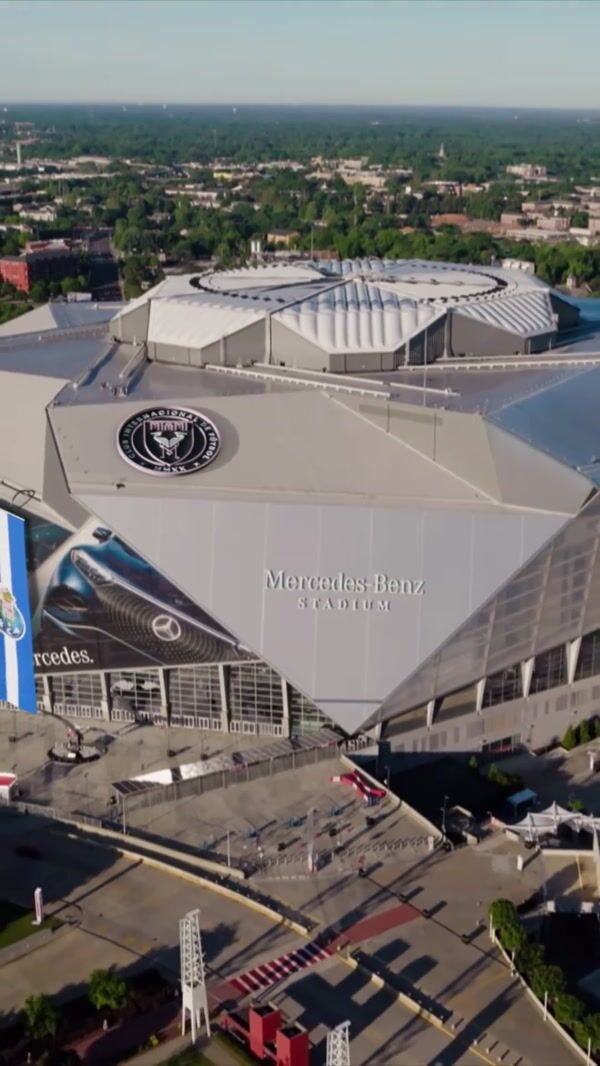 FC Porto Emblem Lands on Stadium