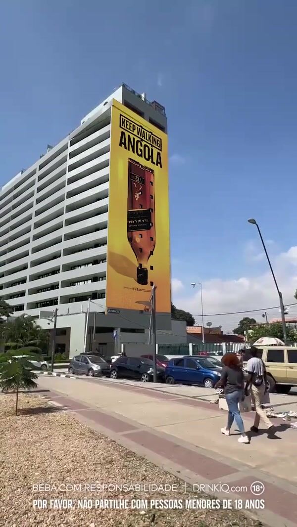 Johnnie Walker Whisky Bottle Emerges on Building