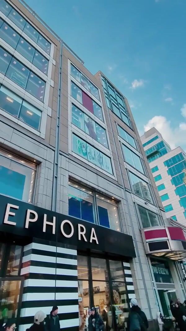 Sephora Money Mist Giant Balloon in Union Square