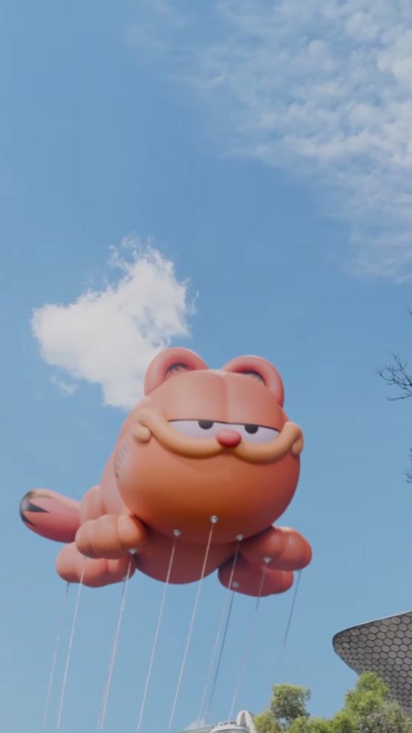 Sony Pictures Garfield Balloon Crashes Billboard