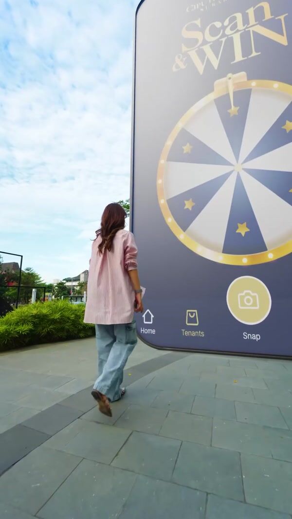 Ciputra World Prizes Emerge From Giant Phone