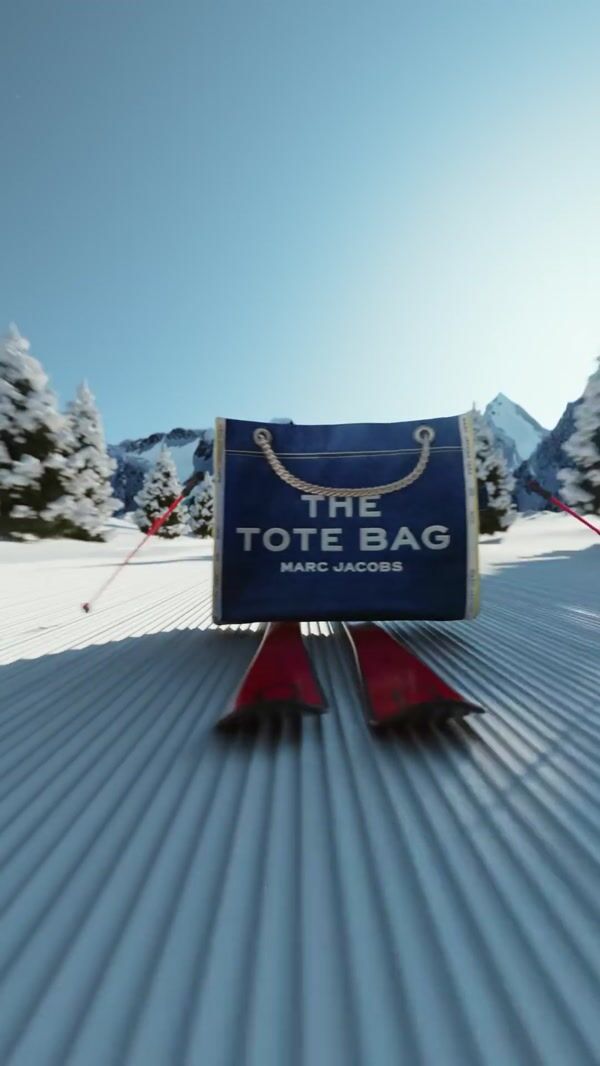 Marc Jacobs Tote Bags Skiing on Park