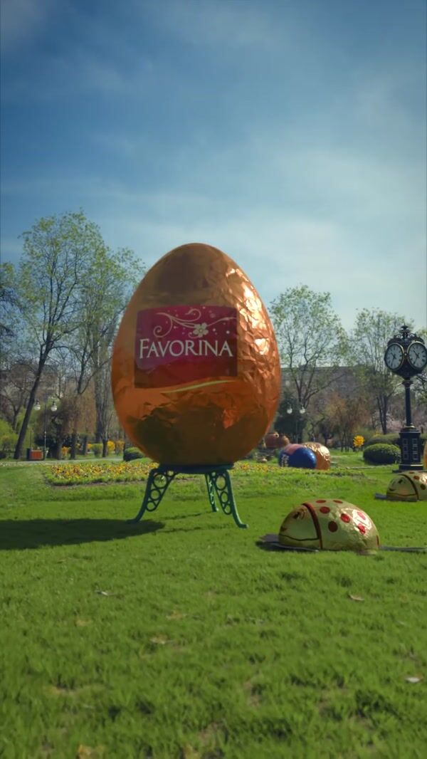 Lidl Giant Egg Unwraps Revealing Balloon Bunnies
