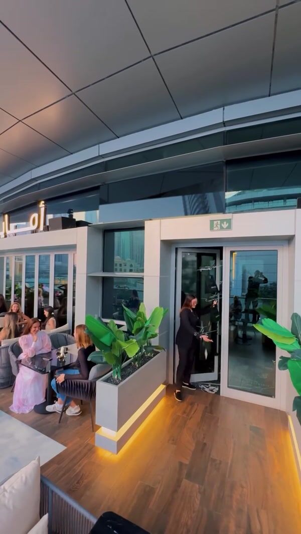 Amaya Dubai Mini Planes Delivering Order