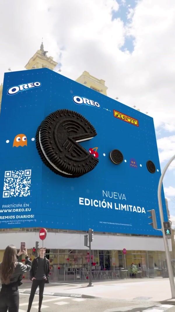 Oreo PAC-MAN Cookie Chases Cookies