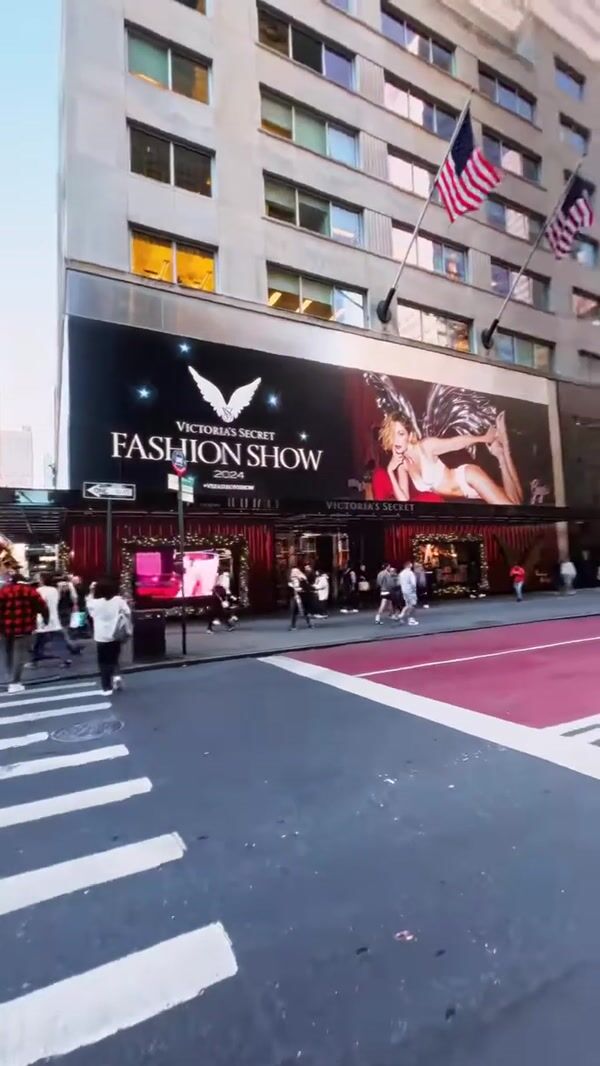 Victoria’s Secret Baggage Cart Delivery in NYC