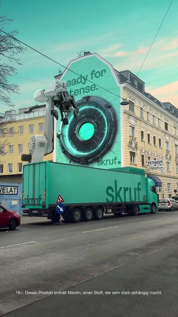 Skruf Container Loaded on Building Wall Device