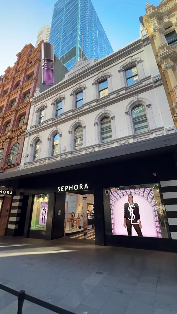 Sephora Lip Gloss Transforms Façade
