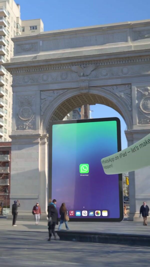 WhatsApp Message Bubbles Flow into the iPad