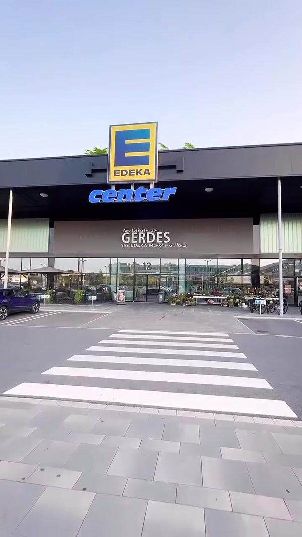 Vita Coco Giant Cartons Fall in EDEKA Storefront