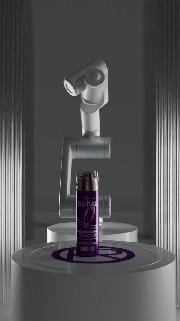L'Oréal Paris Giant Spray Inflates DM Store Logo