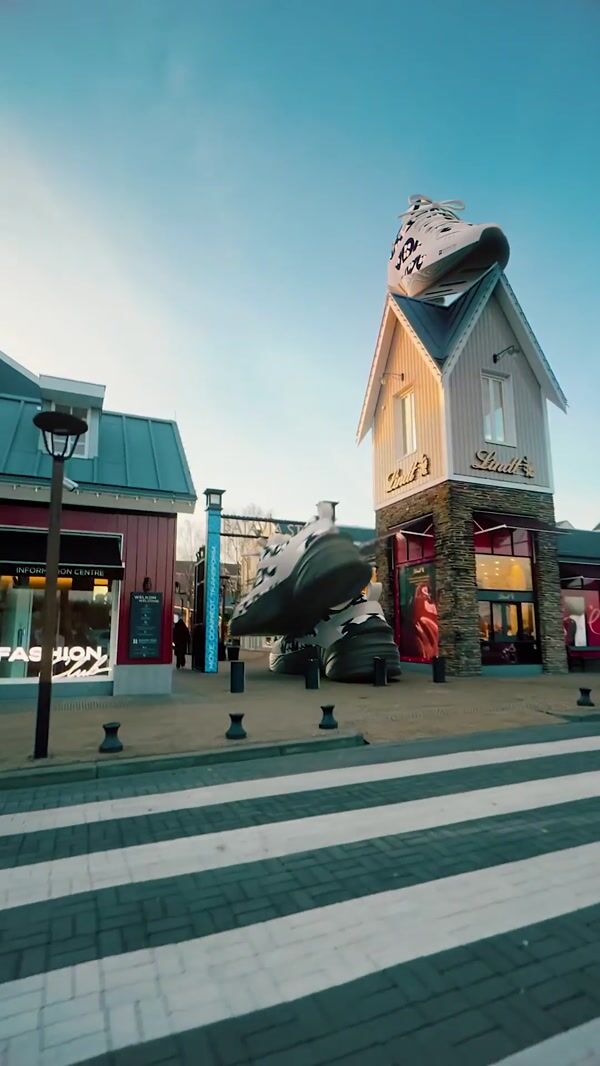 Batavia Stad Giant Sneakers March Through Outlet