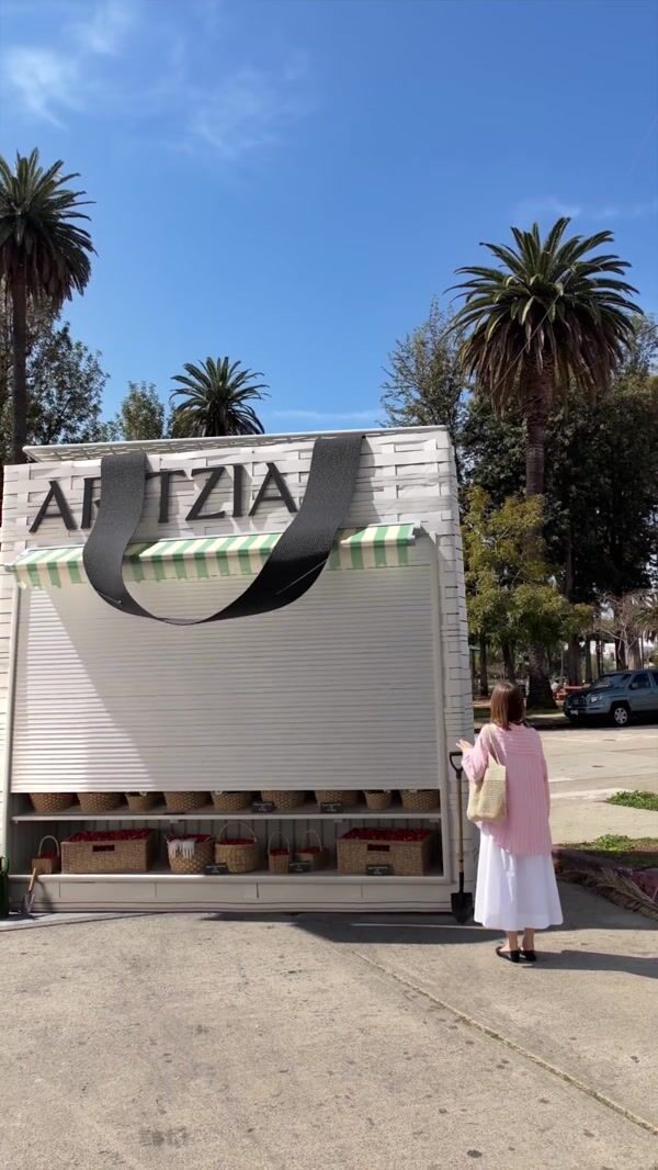 Aritzia Giant Bag Turns Into Market Stall