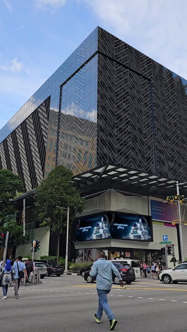 Samsung Giant Gift Box Emerge from Hotel Facade