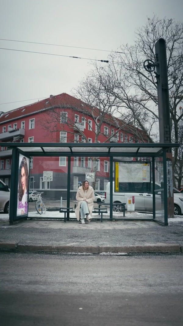 L'Oréal Paris Bus Stop Poster Turns Into Mirror