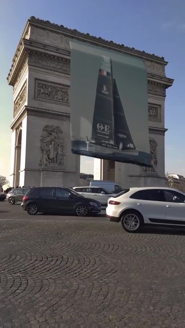 L’Oréal Groupe Orient Express Banner in Paris