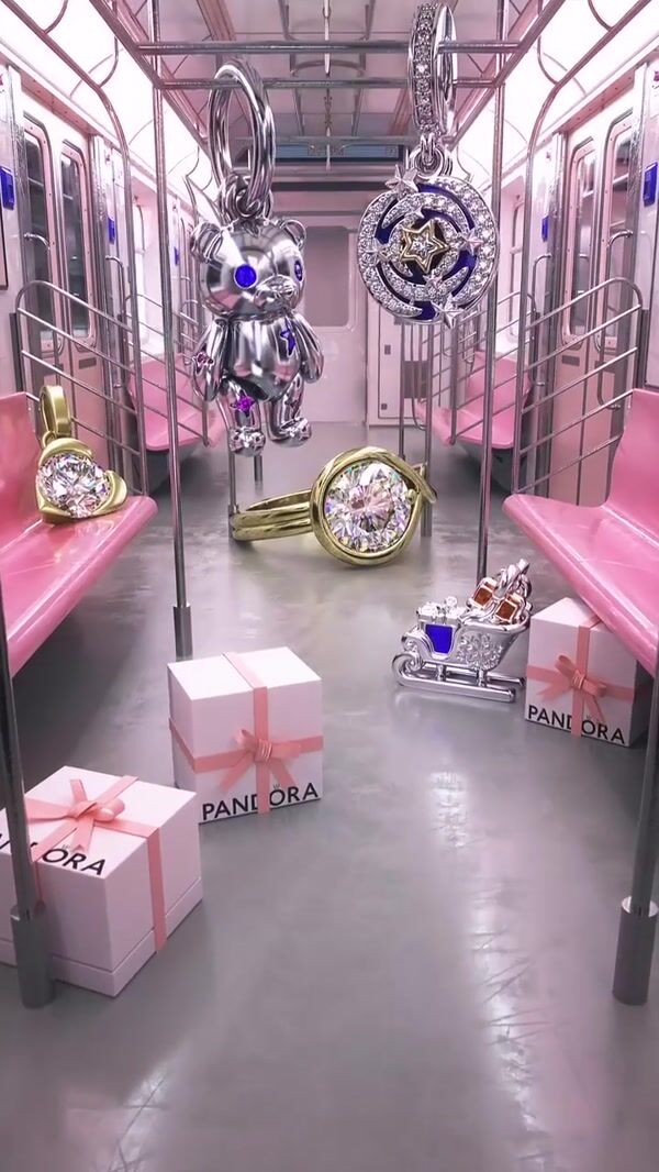 Pandora Jewelries in Pink Subway Train