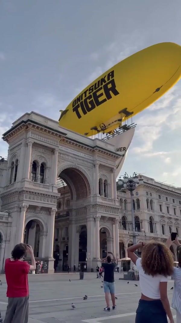 Onitsuka Tiger Airship Carrying Banner in Milan