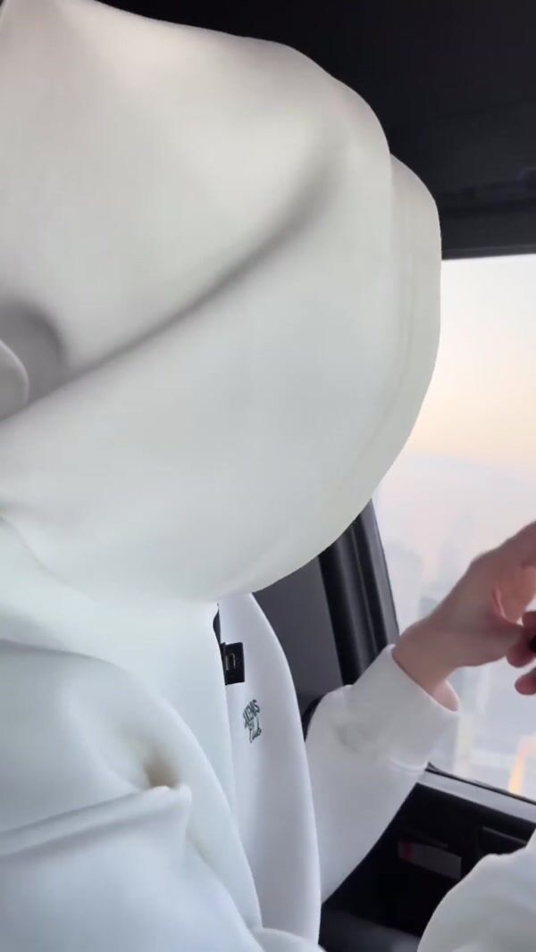 Cakenis Giant Mannequin Towers Over Kuala Lumpur